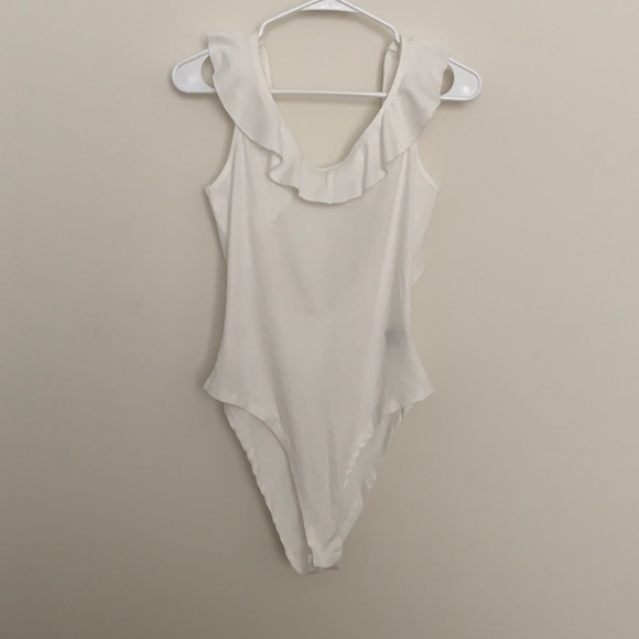 Open Back Ruffle Bodysuit - Picture 3 of 4